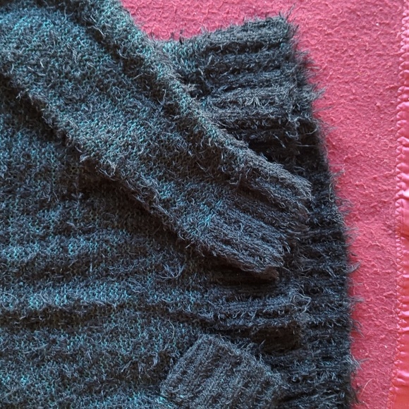 BDG Urban Outfitters Black Fuzzy Oversized V Neck Sweater S‎ - Picture 3 of 5